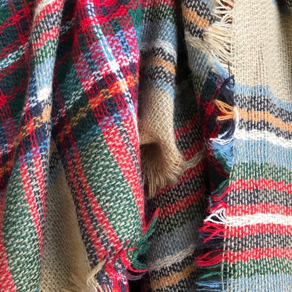 Stylish plaid blanket scarf - Picture 2 of 2